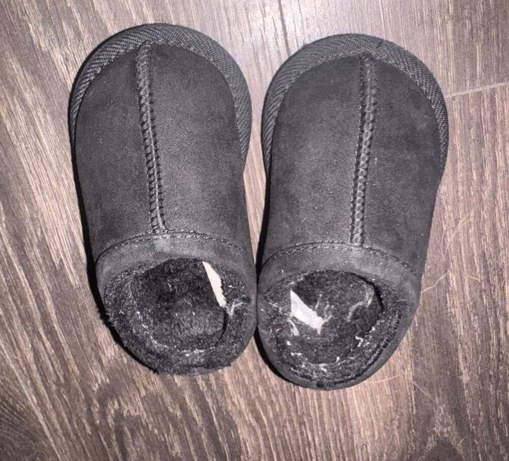 Cat & Jack Kid’s Slippers Child Size 6 Black Faux Fur Clog